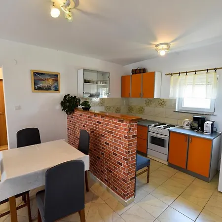 شقة In With Terrace, Air Conditioning, Wi-fi فير