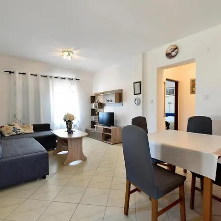 Apartmán In With Terrace, Air Conditioning, Wi-fi *