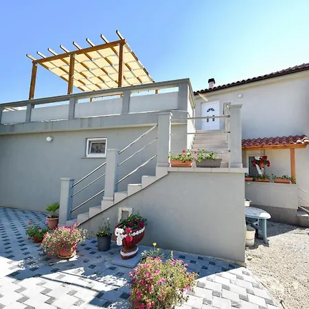 In With Terrace, Air Conditioning, Wi-fi
