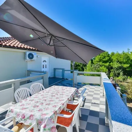 Apartmán In With Terrace, Air Conditioning, Wi-fi