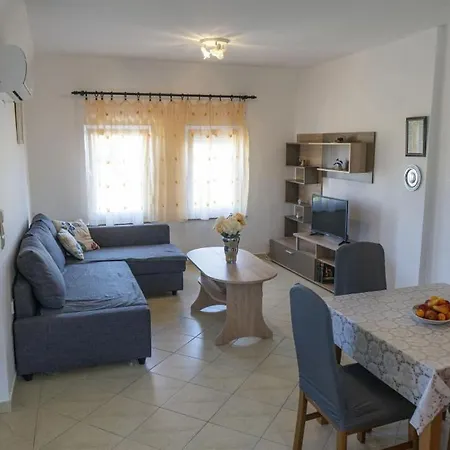 Apartmán In With Terrace, Air Conditioning, Wi-fi